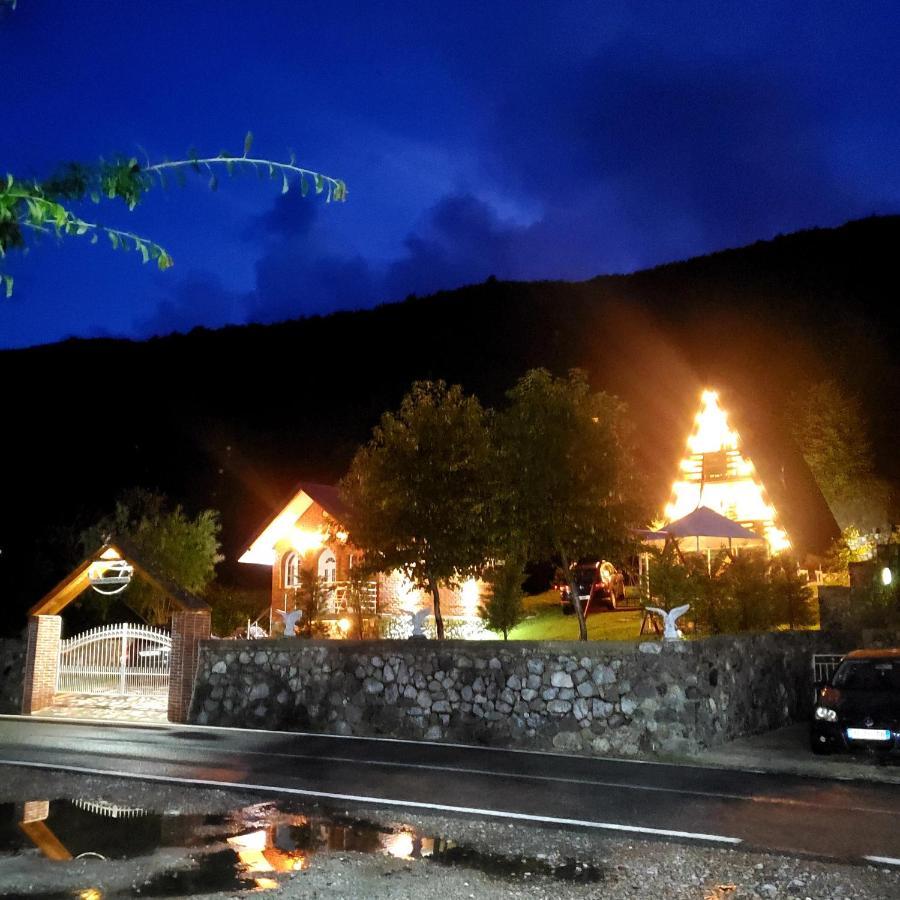 Vilat Pllumaj Lodge
