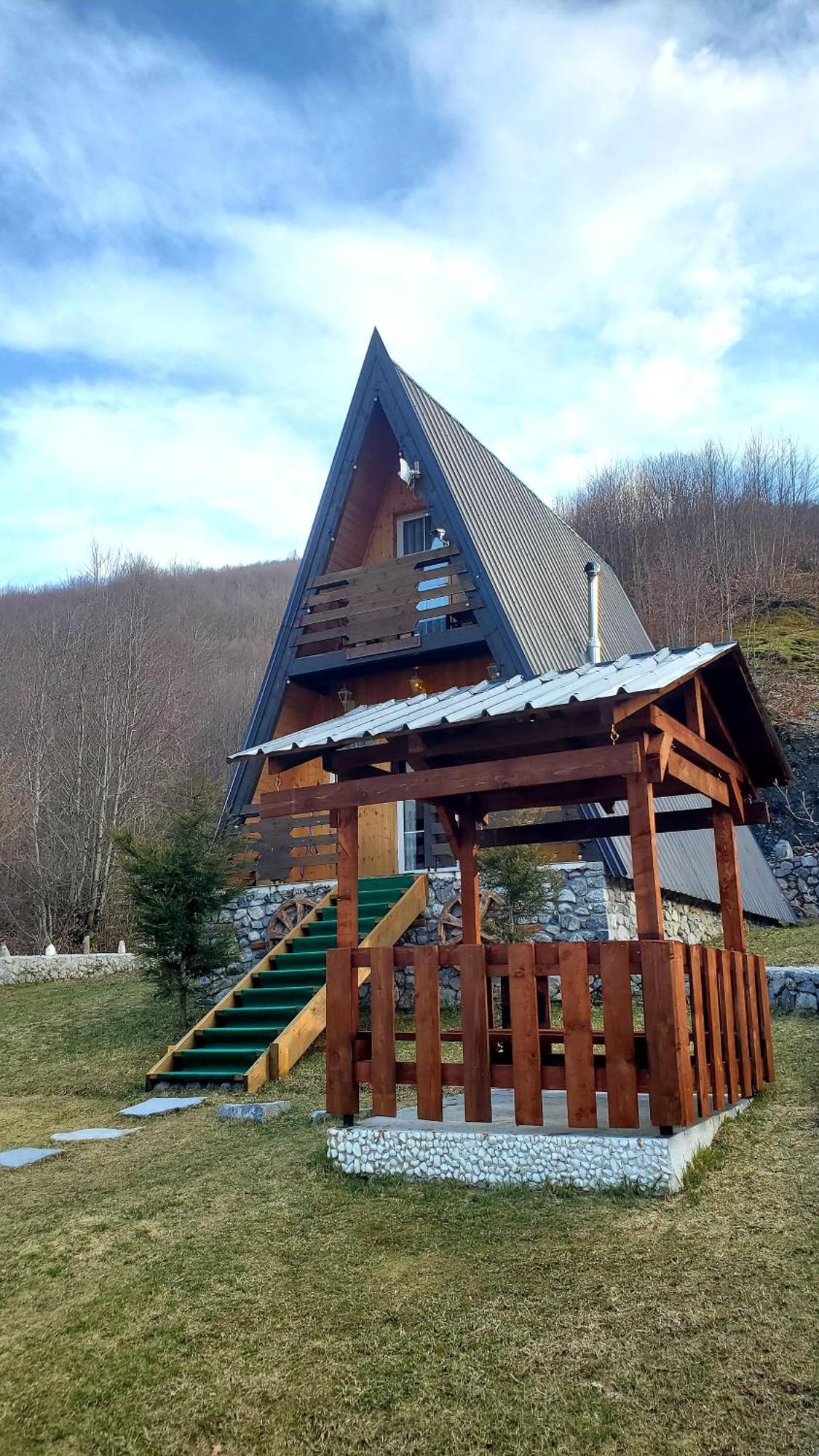 Lodge Vilat Pllumaj Gropat e Selces