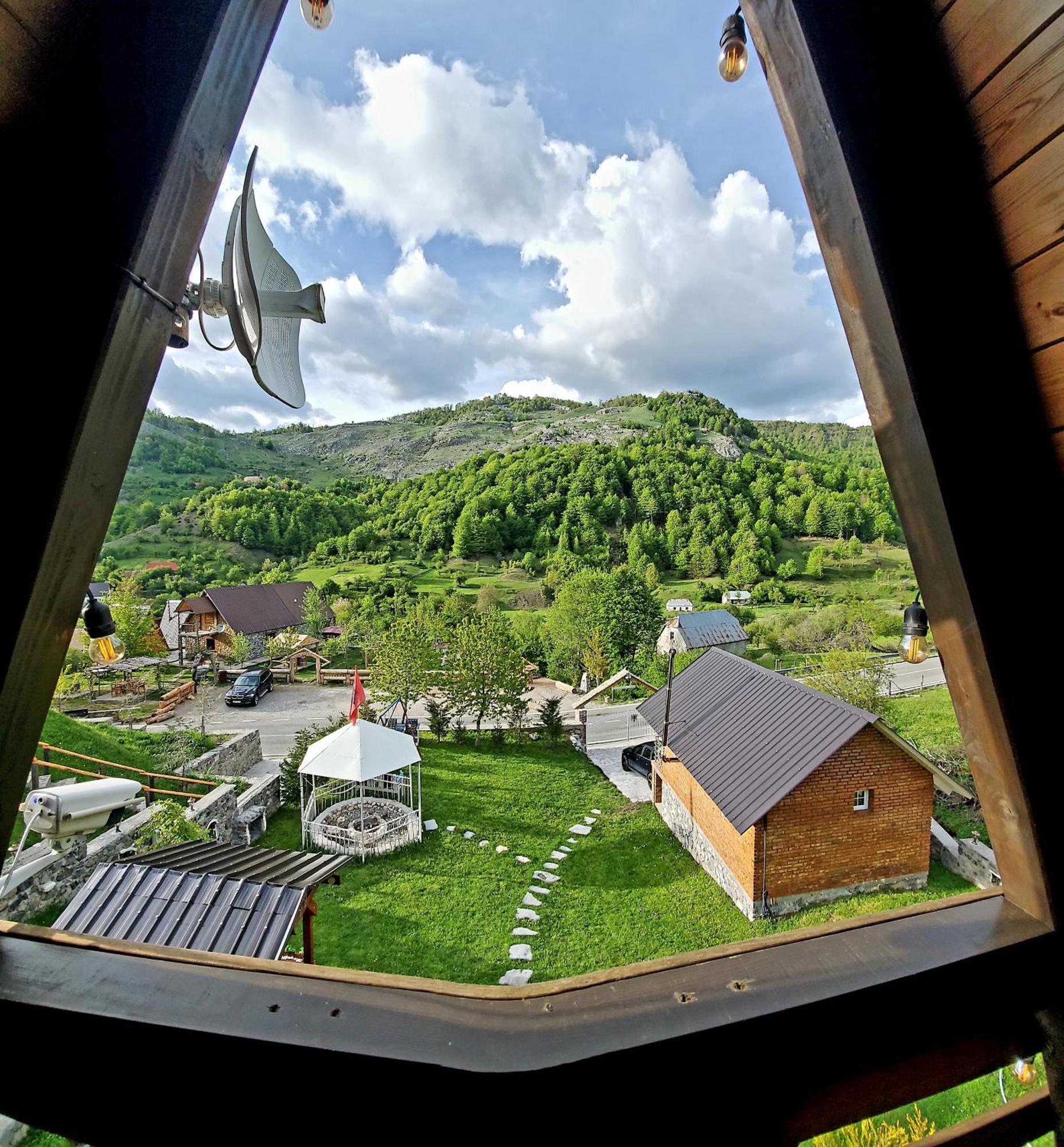 Lodge Vilat Pllumaj Gropat e Selces