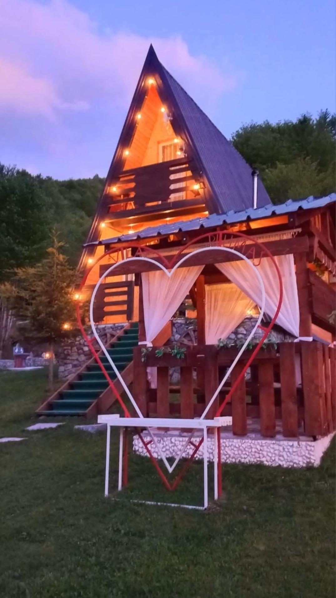 Vilat Pllumaj Lodge *